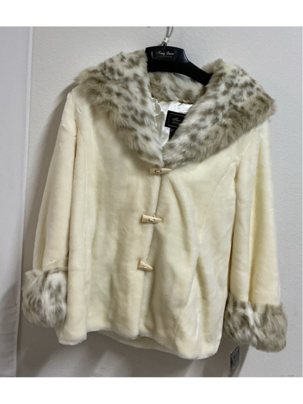 NWT Terry Lewis Faux Fur Jacket 1X Womens Snow Leopard Trim Hooded Coat Cream.